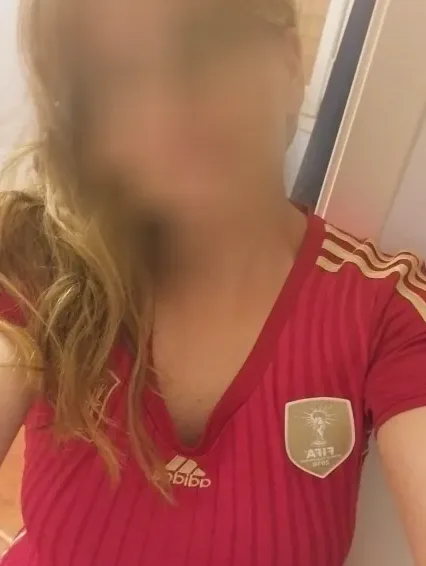 June, 35 años